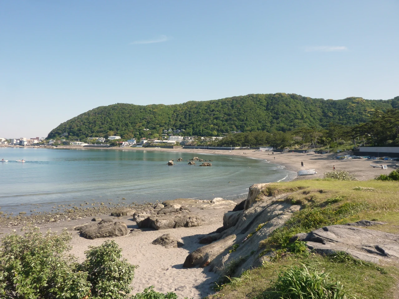 葉山・一色海岸の海辺の景色