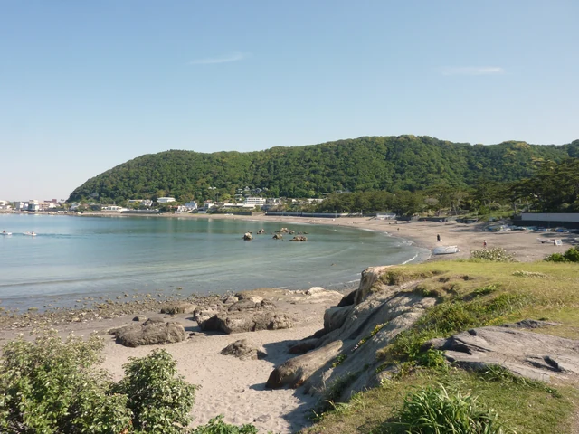 葉山・一色海岸の海辺の景色